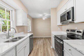 2211 Wrocklage Ave in Louisville, KY - Building Photo - Building Photo