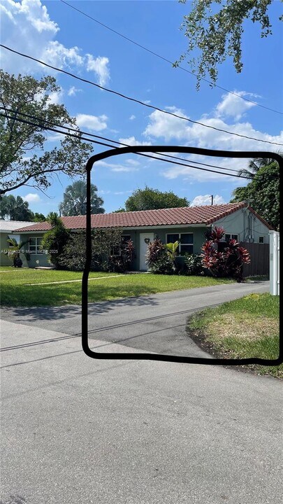 1909 Mayo St in Hollywood, FL - Building Photo