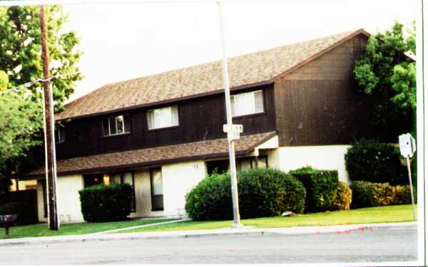 3805 Coffee Rd in Modesto, CA - Building Photo