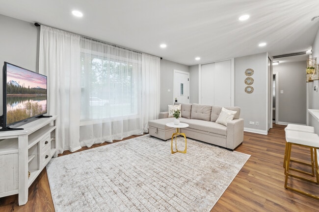 property at 3712 Wren Ln