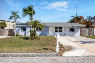 8725 N 52nd St in Tampa, FL - Building Photo