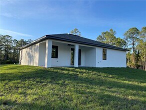 829 Gillian Ave in Lehigh Acres, FL - Building Photo - Building Photo