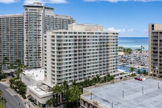 The Ilikai Residential in Honolulu, HI - Building Photo - Building Photo