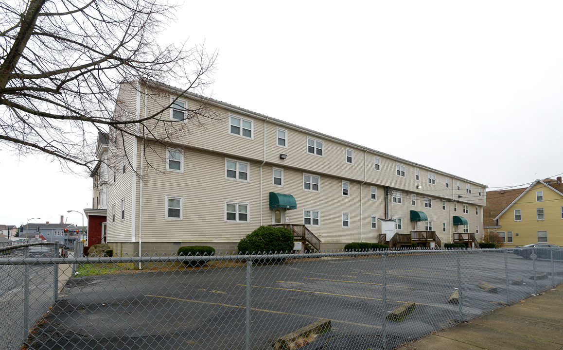 14-18 Jouvette St in New Bedford, MA - Building Photo