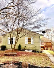 505 Royal Manor Rd in Easton, PA - Building Photo - Building Photo