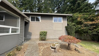 20204 20th Ave W in Lynnwood, WA - Foto de edificio - Building Photo