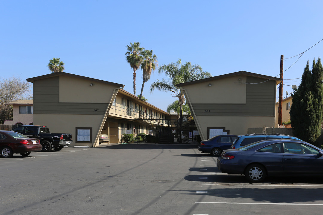 Orlando Woods in El Cajon, CA - Foto de edificio