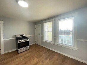 231 Laurel St in Manchester, NH - Building Photo - Building Photo