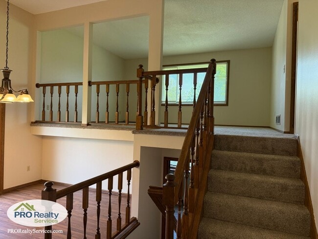 10310 97th Pl N in Maple Grove, MN - Building Photo - Building Photo