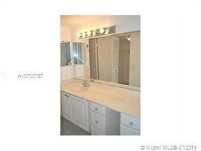 731 N Pine Island Rd-Unit -Apt 306 in Plantation, FL - Building Photo - Building Photo