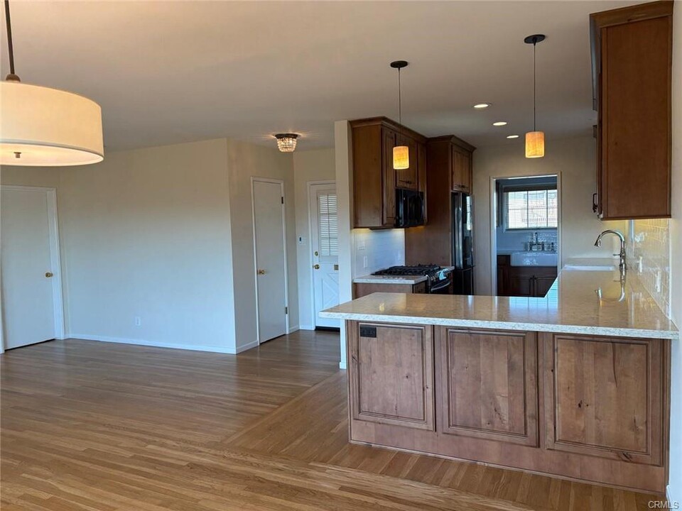 205 Pso De Suenos in Redondo Beach, CA - Building Photo
