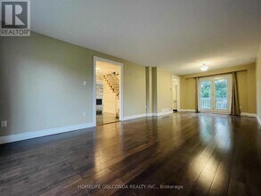 909 Ferndale Crescent in Newmarket, ON - Building Photo - Building Photo