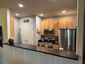 1925 N Water St, Unit 104 in Milwaukee, WI - Foto de edificio - Building Photo