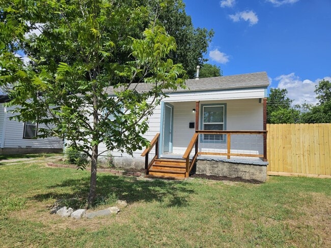 5009 Royal Dr