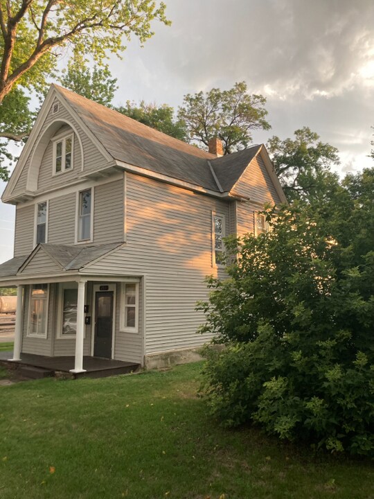 203 7th St NW in Willmar, MN - Building Photo