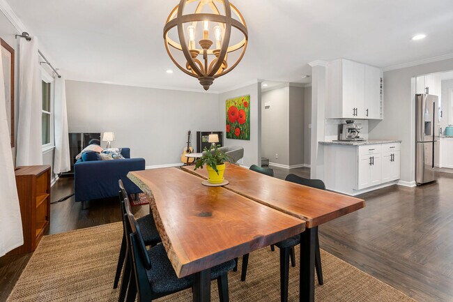 486 Lakeshore Dr NE in Atlanta, GA - Foto de edificio - Building Photo