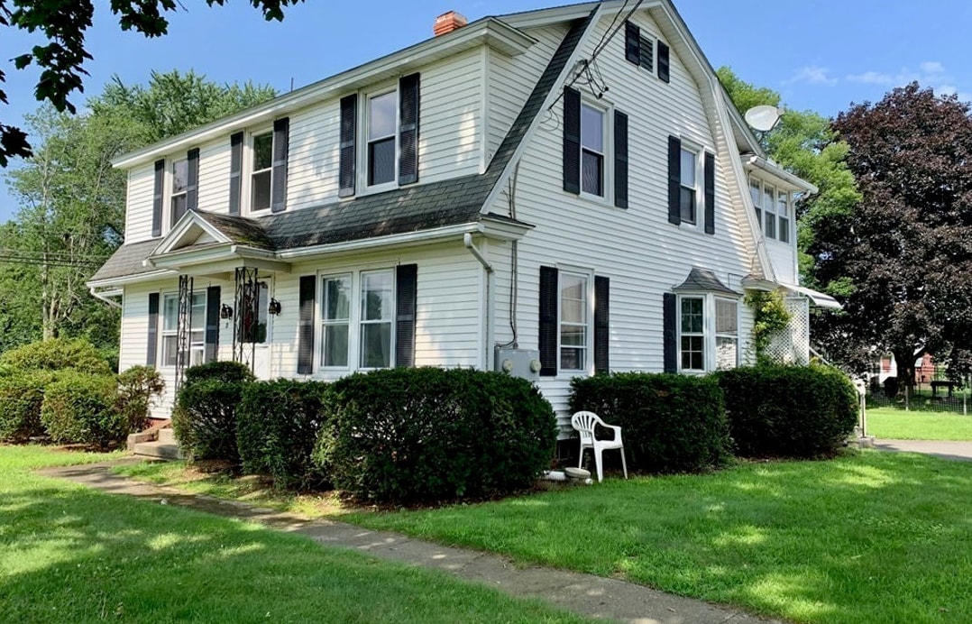 2 East St, Unit B in Hadley, MA - Foto de edificio