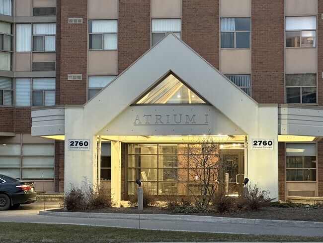 2760 Carousel Crescent in Ottawa, ON - Building Photo - Building Photo