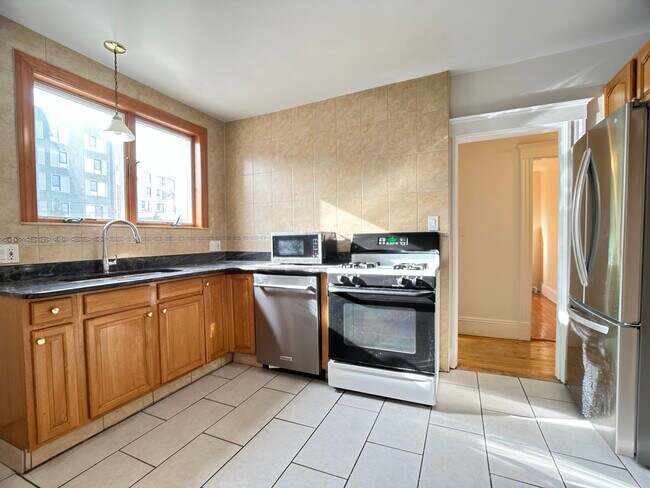 80 Wallingford Rd, Unit 1 in Boston, MA - Building Photo - Building Photo