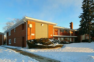 Holiday Lane Condominiums in Des Plaines, IL - Building Photo