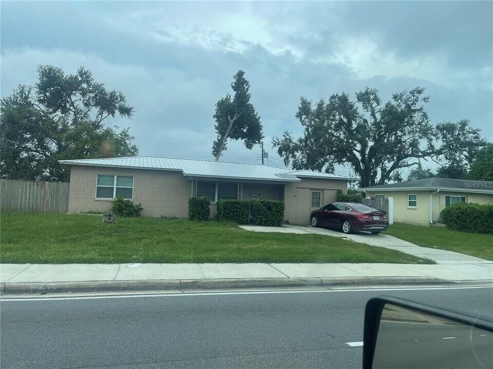 4400 38th Ave N in St. Petersburg, FL - Building Photo