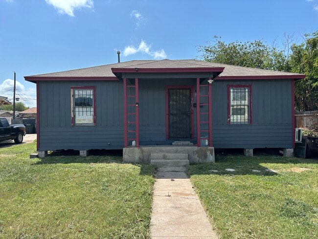 property at 4629 Franklin Dr