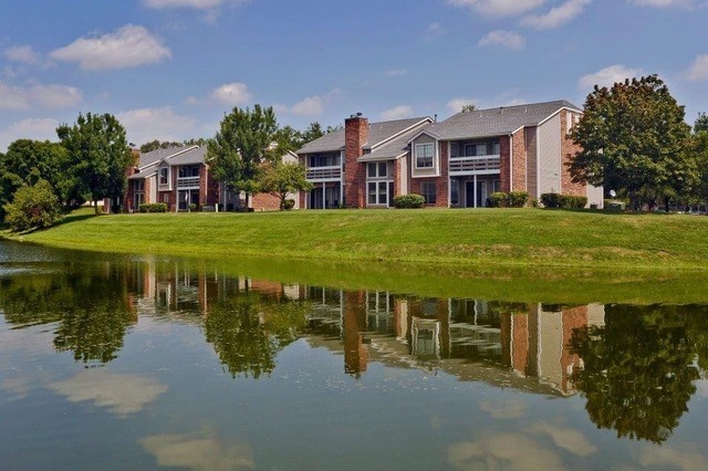 160 Lincoln Oaks Dr in Willowbrook, IL - Foto de edificio