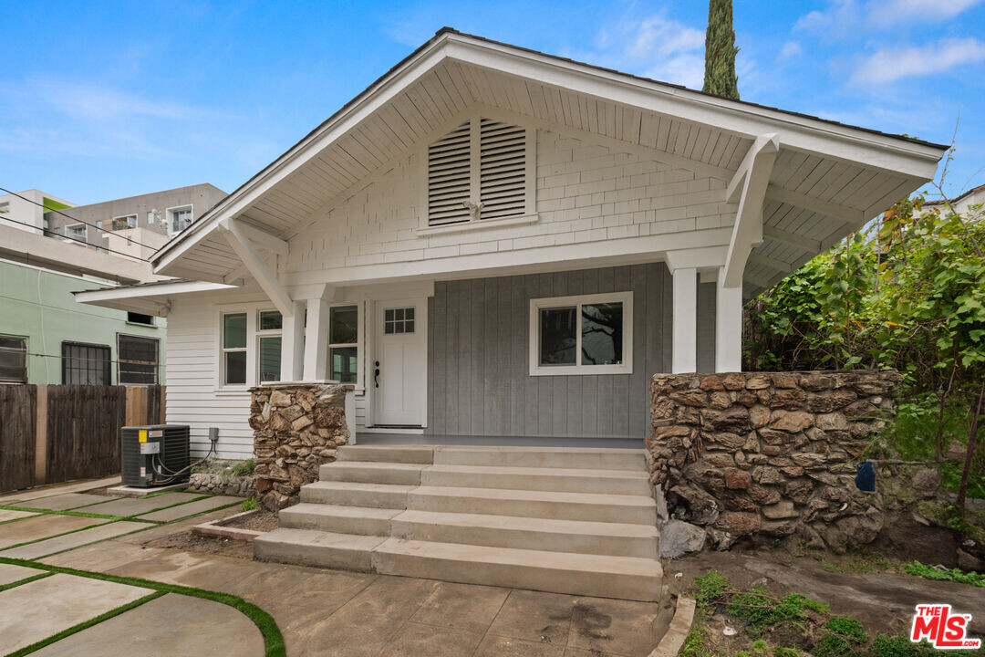 5729 Carlton Way in Los Angeles, CA - Building Photo