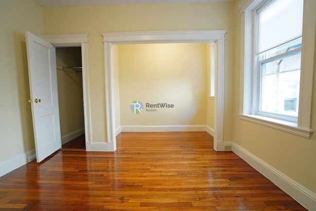 1132 Commonwealth Avenue, Unit 2 in Boston, MA - Building Photo - Building Photo