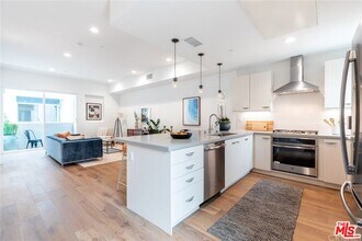 4821 1/2 Craner Ave in Los Angeles, CA - Building Photo - Building Photo