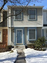 103 Shadowlawn Dr in Pittsburgh, PA - Building Photo