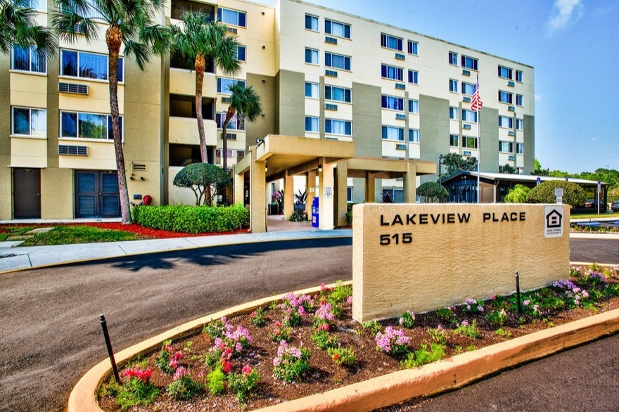 Lakeview Place in Lakeland, FL - Foto de edificio