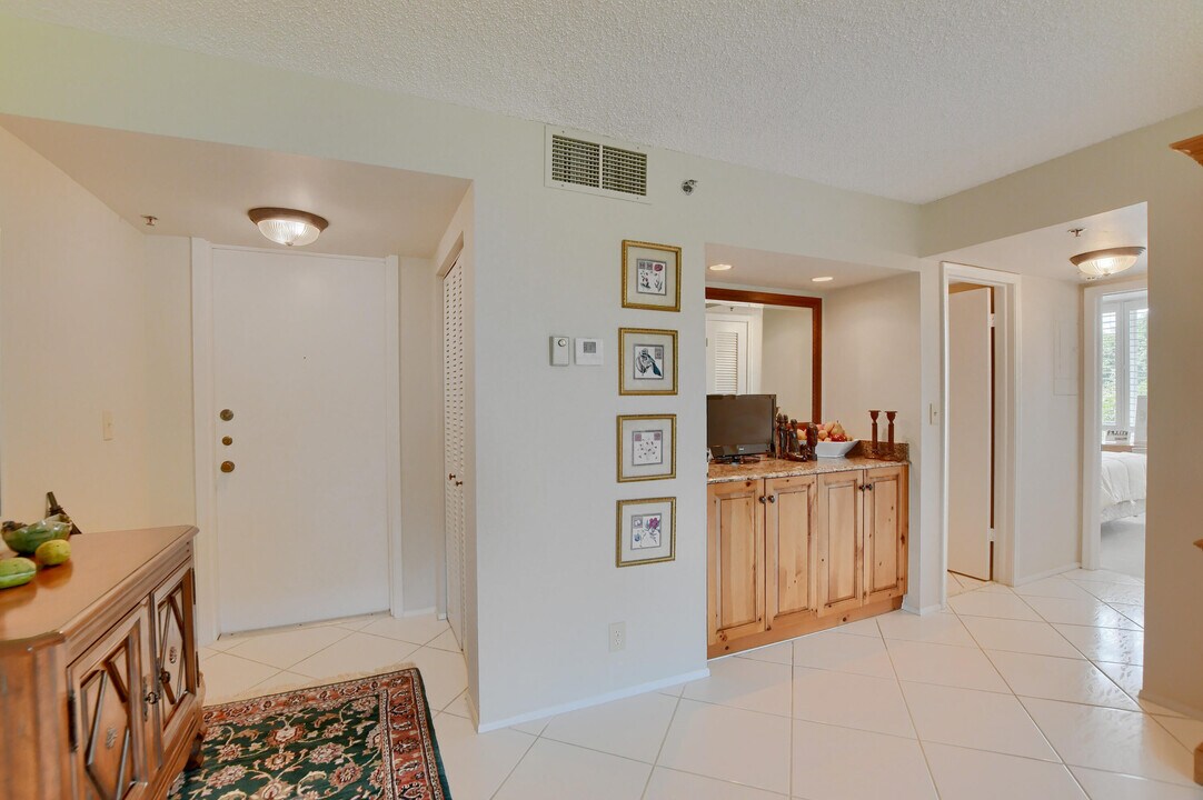1731 Bridgewood Dr in Boca Raton, FL - Building Photo