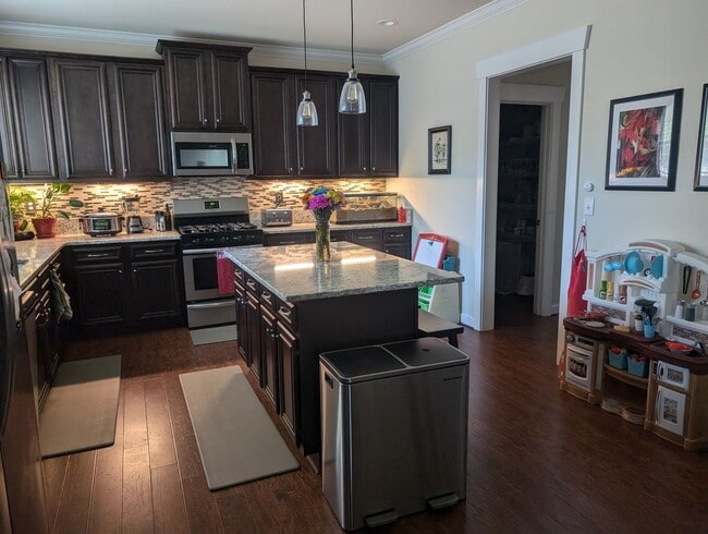 property at 859 W 35th St