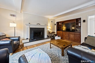 10 Candlewood Ln in Farmington, CT - Building Photo - Building Photo