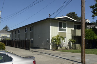 619 Santa Clara Ave in Alameda, CA - Building Photo - Building Photo