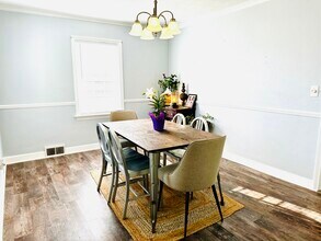 913 W Stratford Dr in Peoria, IL - Building Photo - Building Photo