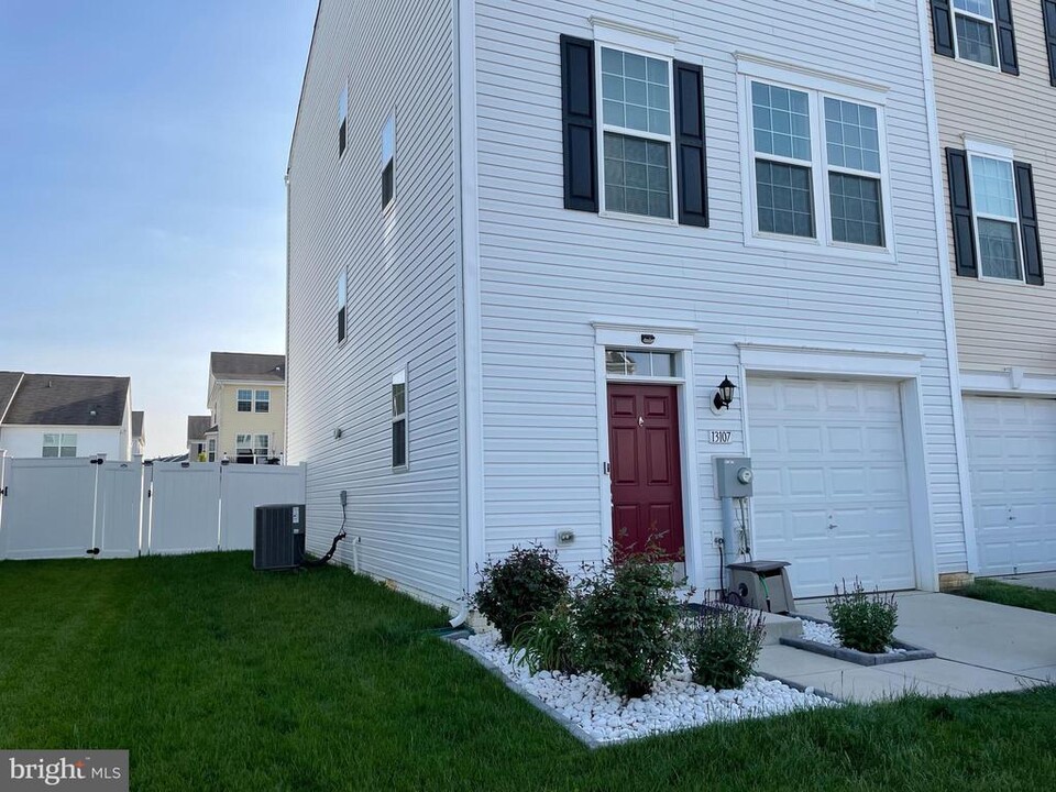13107 Nittany Lion Cir in Hagerstown, MD - Foto de edificio
