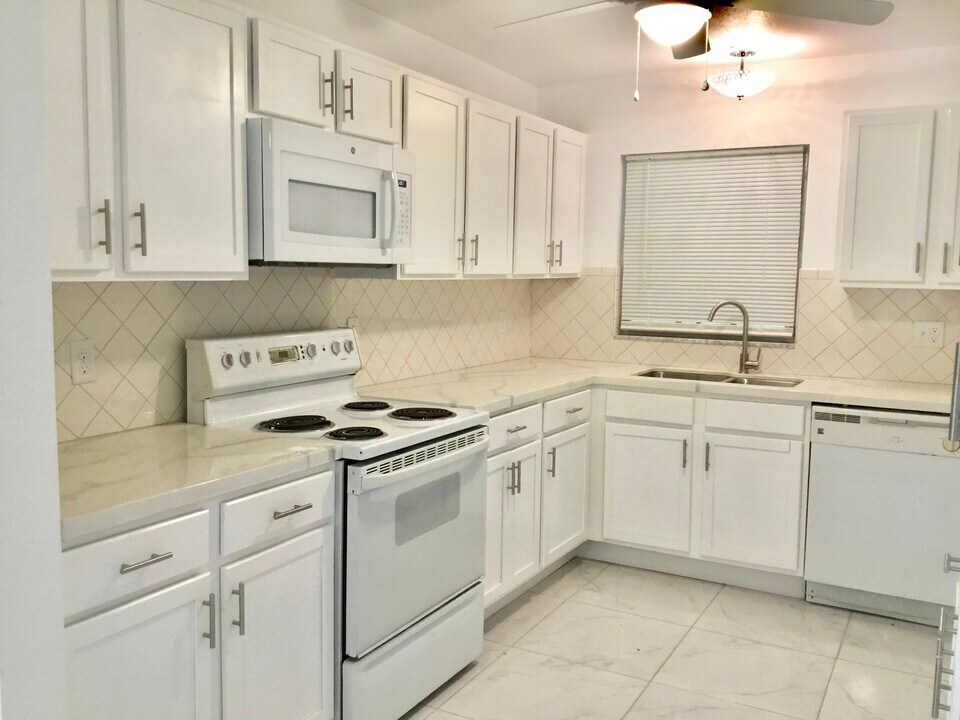 15623 SE 92nd Ct in Summerfield, FL - Building Photo