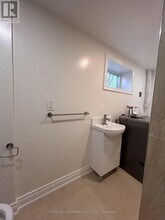 490 Pineland Ave in Oakville, ON - Building Photo - Building Photo