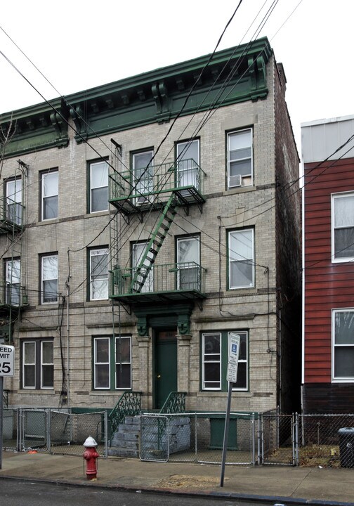 1053 West Side Ave in Jersey City, NJ - Building Photo