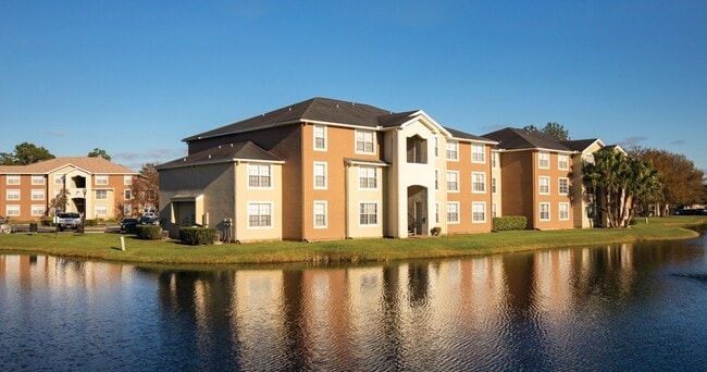 Lakes at North Port Apartments