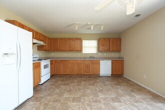 8106 Rosberg Ln in Charlotte, NC - Building Photo - Building Photo