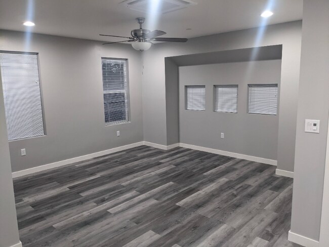 2521 Victorian Alley in Sacramento, CA - Foto de edificio - Building Photo