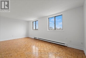 7555 Goreway Dr in Mississauga, ON - Building Photo - Building Photo