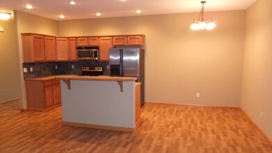 410 E Elcliff Rd in Spokane, WA - Building Photo - Building Photo