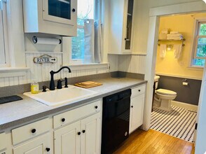 344 Merrimac St, Unit Super sized studio suite in Newburyport, MA - Foto de edificio - Building Photo