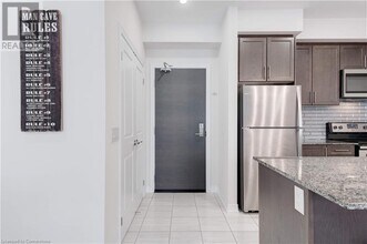 2375 Bronte Rd in Oakville, ON - Building Photo - Building Photo