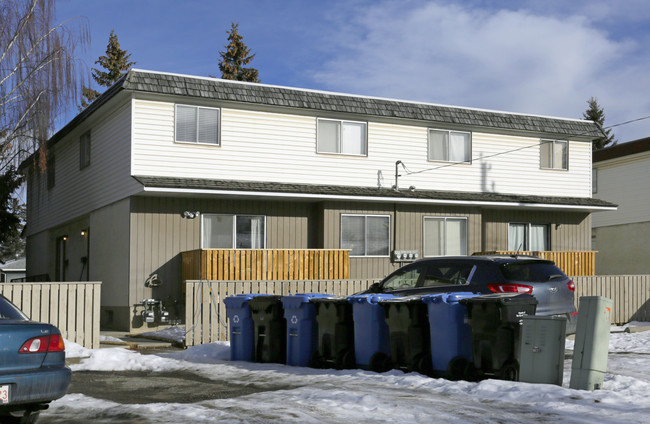 4907 Varsity Dr NW in Calgary, AB - Building Photo - Building Photo