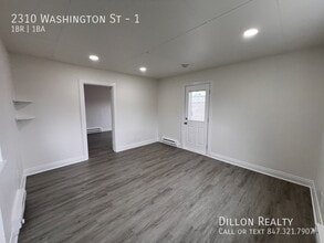 2310 Washington St in Waukegan, IL - Building Photo - Building Photo